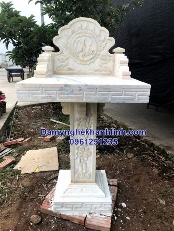 Mẫu bàn thờ thiên bằng đá vàng thiết kế đơn giản chân cột vuông