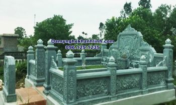 Khu lăng mộ gia đình đá xanh rêu thiết kế nhỏ gọn