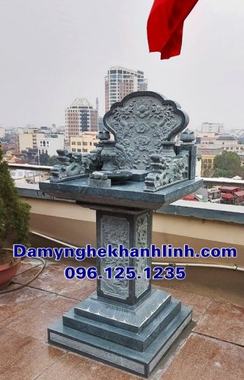Mẫu bàn thờ thiên ngoài trời đá xanh rêu cao cấp