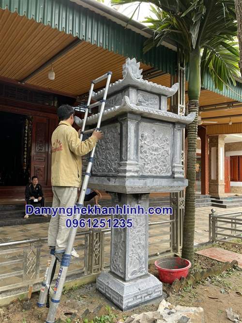 Cây hương đá chân cột vuông hai mái