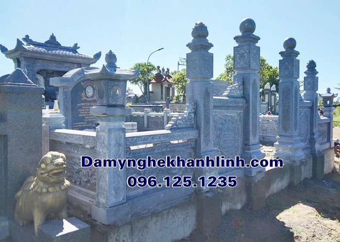 Cổng đá của khu lăng mộ đá đẹp