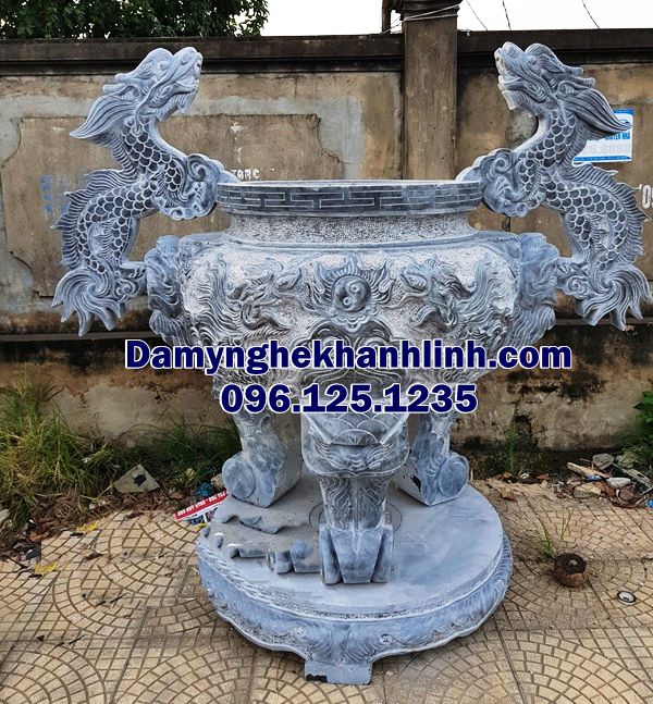 Giá lư hương đá tai rồng cao hơn giá lư hương đá đơn giản