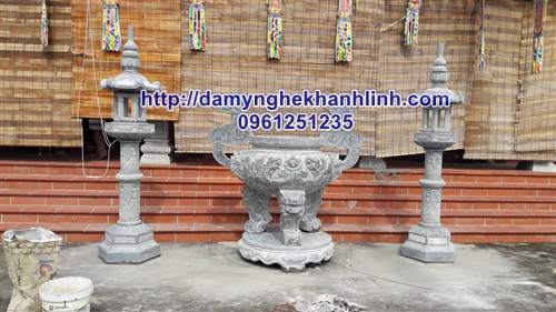 Hình ảnh lư hương bằng đá xanh cho đình thờ 