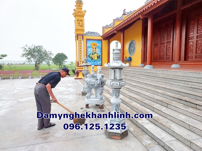Hoàn thiện lắp đặt bộ lư hương đá - đèn đá tại chùa Tùng Lâm