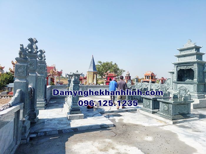 Hoàn thiện lắp đặt khu lăng mộ gia đình bằng đá xanh rêu tại Hải Dương