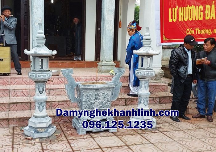Lư hương đá vuông nhà thờ