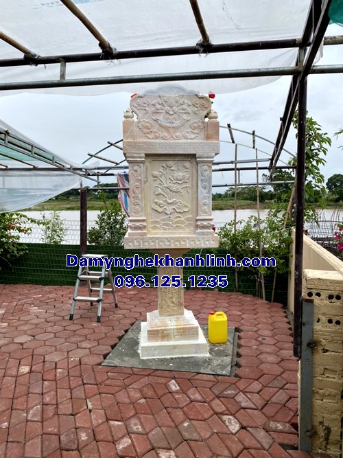 Mặt sau cây hương ngoài trời bằng đá vàng bán tại Hà Nội 