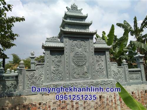 Mặt sau lăng thờ đá 