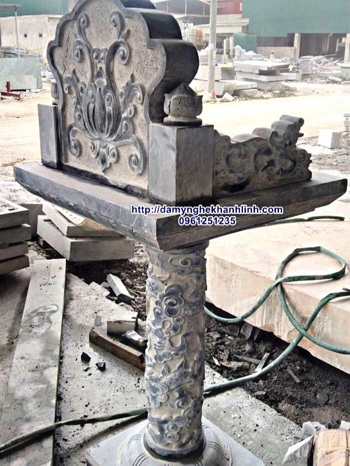 Mặt sau mẫu bàn thờ thiên bằng đá ngoài trời đẹp