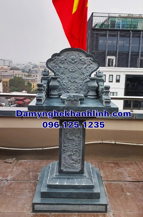 Mẫu bàn thờ thiên ngoài trời đá xanh rêu chuẩn phong thủy