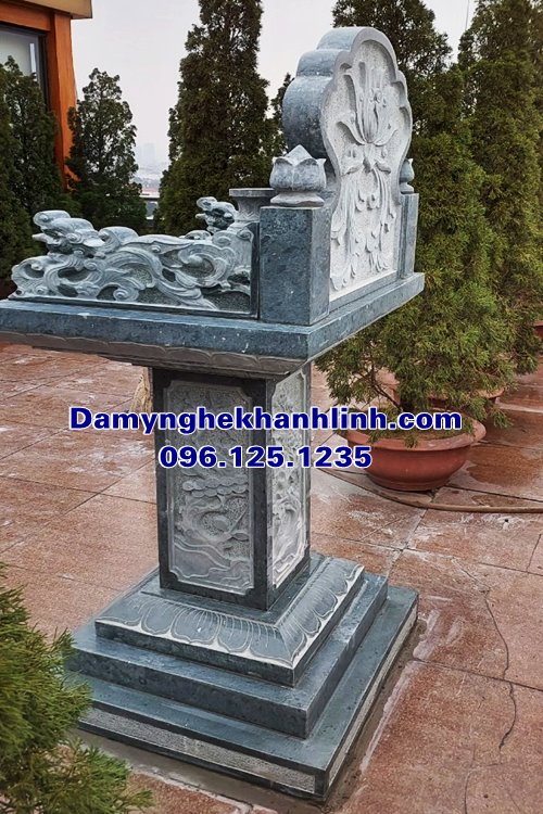Mẫu bàn thờ thiên ngoài trời đá xanh rêu đẹp