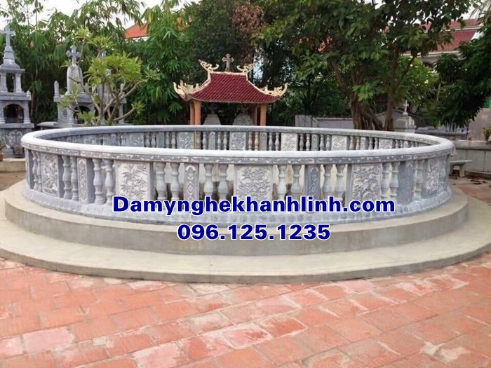 Mẫu lan can đá con tiện xây quanh hồ nước