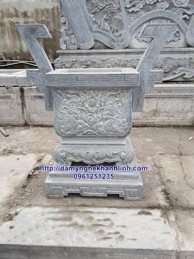Mẫu lư hương đá xanh chạm rồng đẹp 
