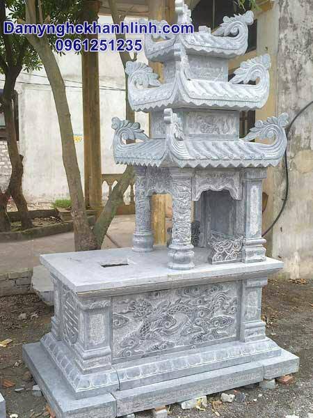 Mẫu mộ đá ba mái trạm rồng đao lá