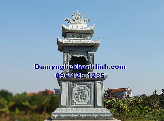 Mẫu mộ đá hai mái đao đẹp chế tác từ đá xanh rêu cao cấp
