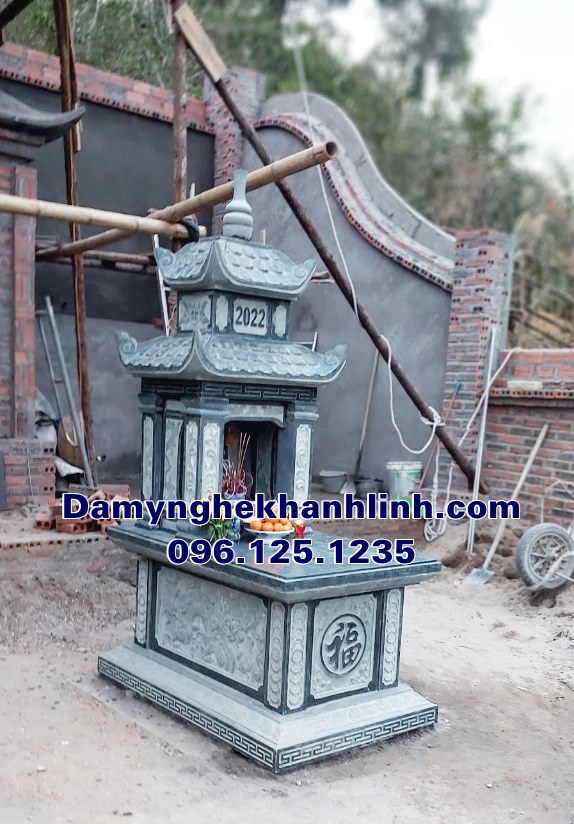 Mẫu mộ hai mái đá xanh rêu cao cấp hoa văn điêu khắc tinh xảo 