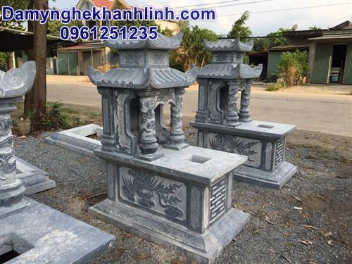 Mộ đá hai mái chạm chim phượng tinh tế