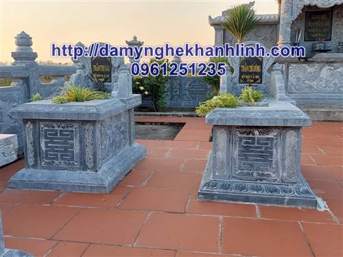 Mộ đá hậu bành không mái che