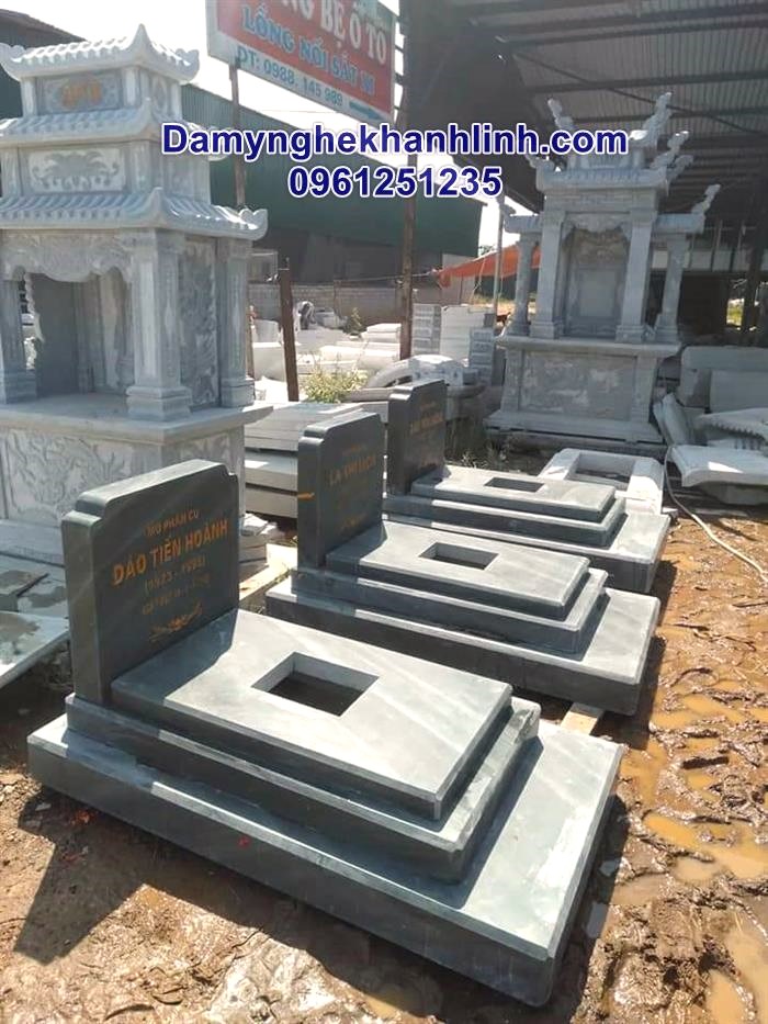 Mộ đá tam cấp đá xanh rêu