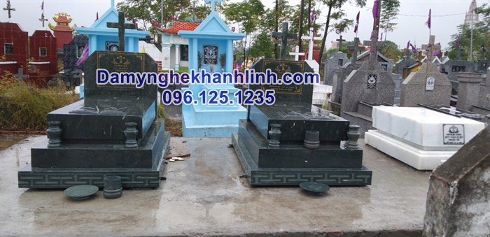 Mộ tam cấp đá xanh công giáo