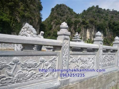Lan can bằng đá xanh tự nhiên chạm hoa sen 