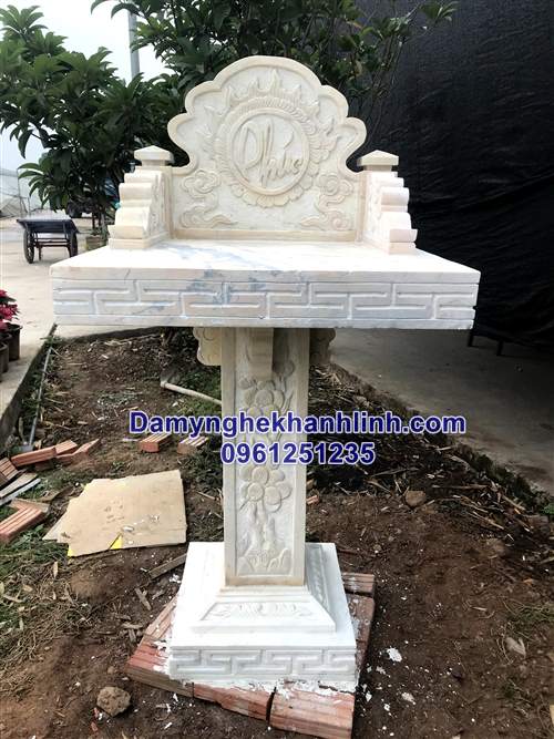 Mẫu bàn thờ thiên bằng đá vàng đẹp 