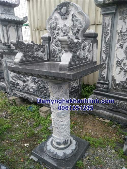 Mẫu bàn thờ thiên đơn giản chạm rồng với chân trụ tròn