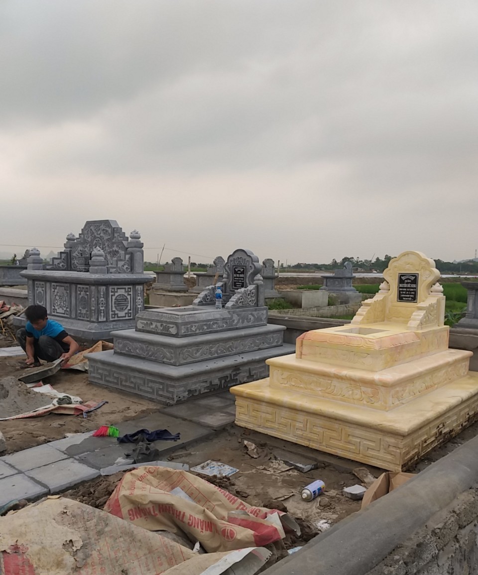 Mẫu mộ tam cấp đá vàng đẹp 