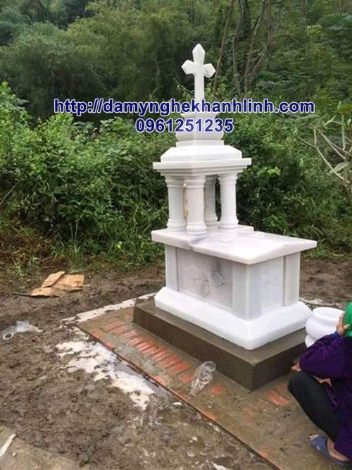 Mộ công giáo đá trắng
