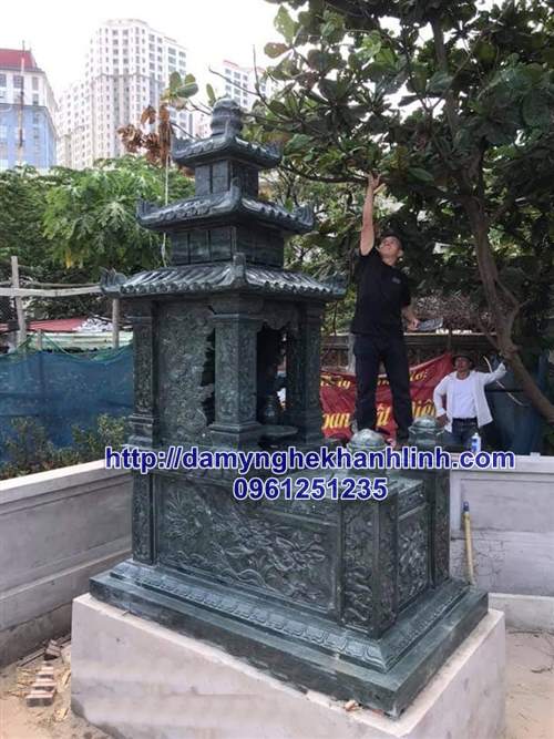 Mộ đá ba mái đẹp bằng đá xanh rêu 