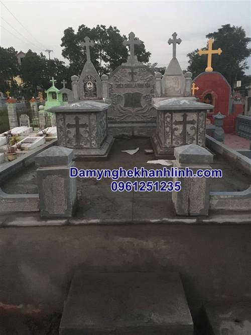 Mộ đá đôi công giáo 
