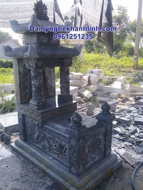 Mộ đá hai mái chạm rồng 