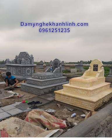 Mộ đá tam cấp đá vàng