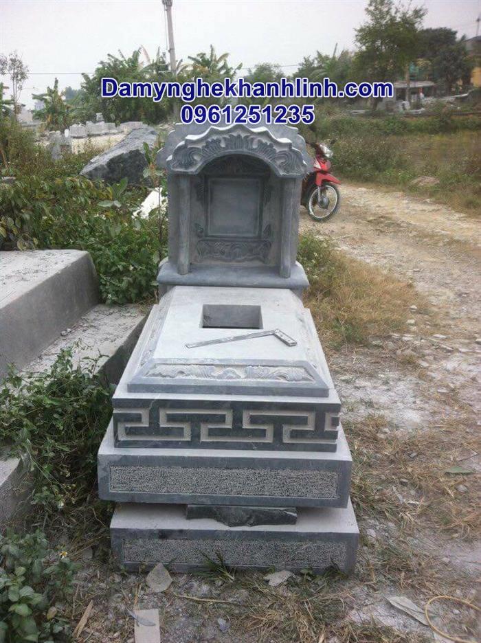 Mộ tam cấp làm từ đá xanh nguyên khối 