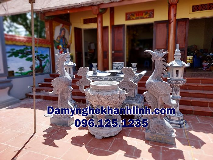 Bộ lư hương đá nhà thờ họ đẹp chế tác từ đá xanh nguyên khối