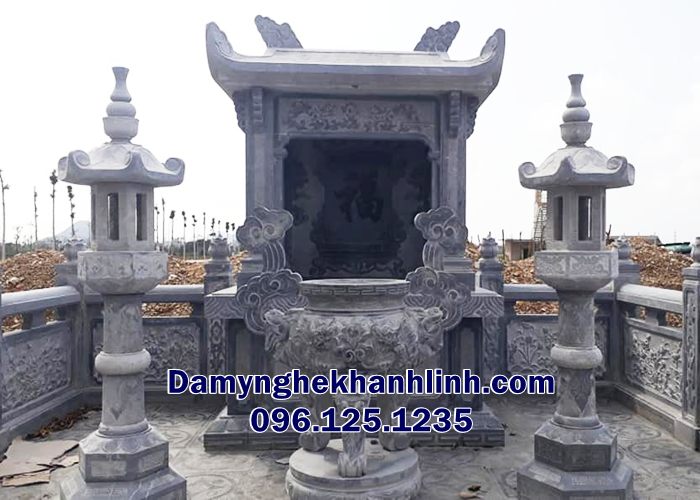 Lư hương đá Đồng Nai dặt trong khuôn viên lăng mộ đẹp