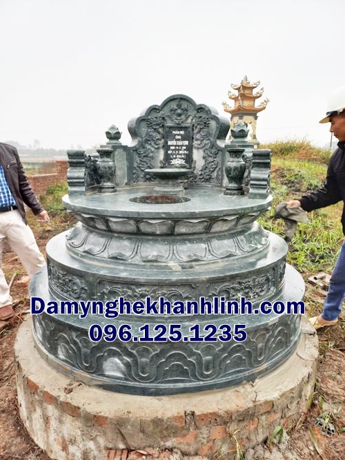Mẫu mộ đá tròn đá xanh rêu nguyên khối đẹp